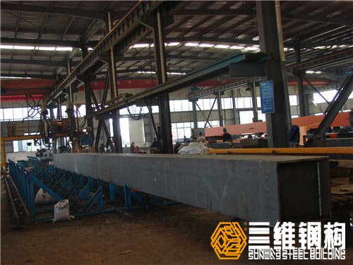 鋼結構廠房施工現場圖