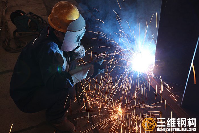 鋼結構廠房原材料焊接