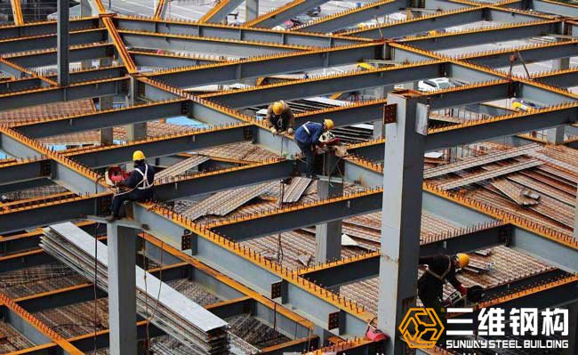 鋼結構廠房施工現場